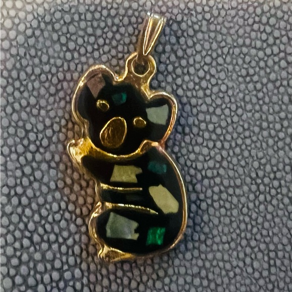 Jewelry - ⭐️VTG Gold Tone Black Enamel Koala Bear Charm With Embedded Australian Opal